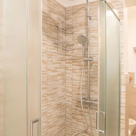 Lovely Vicino Al Mare E Ai Traghetti アパート *